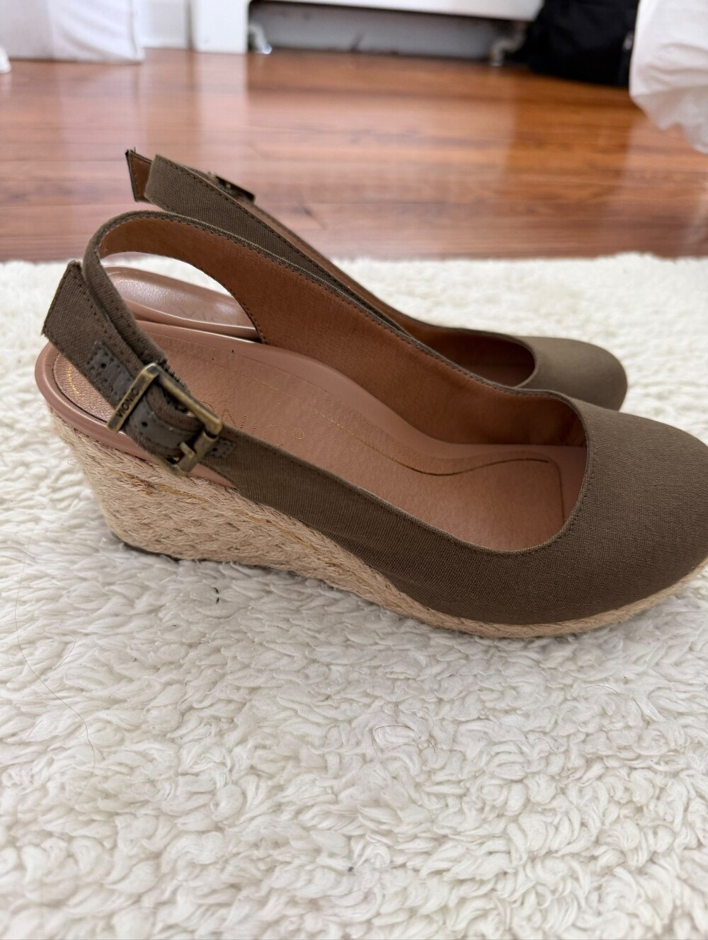Vionic Olive Green Coralina Wedge Sandals Sz 7 Wide Slingback Resort Office